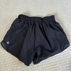 4 inch Lulu lemons hotty hot shorts. Color: black. Size 4.
